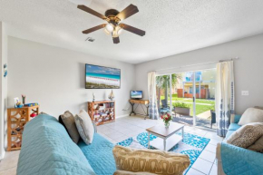 Beach House 5min walk to beach, pool, close to shops and activities